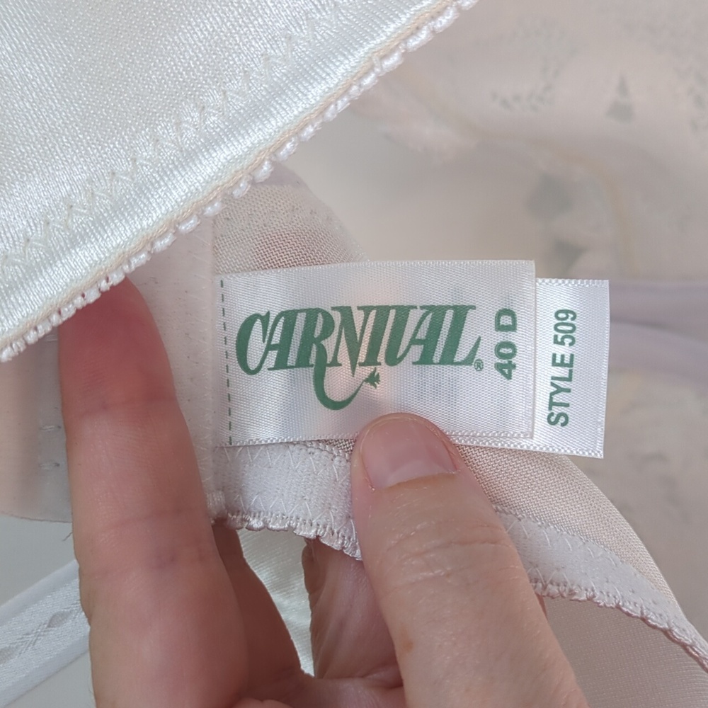 Carnival White Lace Bra 40D - Picture 5 of 5